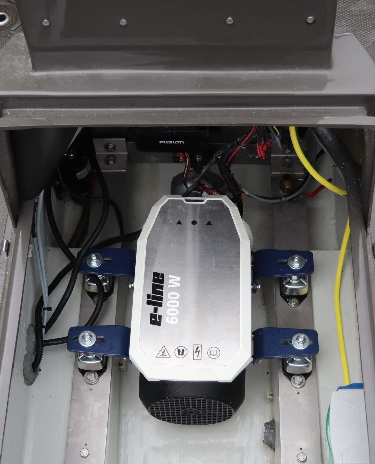 Vetus 6kW E-Line inbouw in stormer sloep – elektrische retrofit Amsterdam