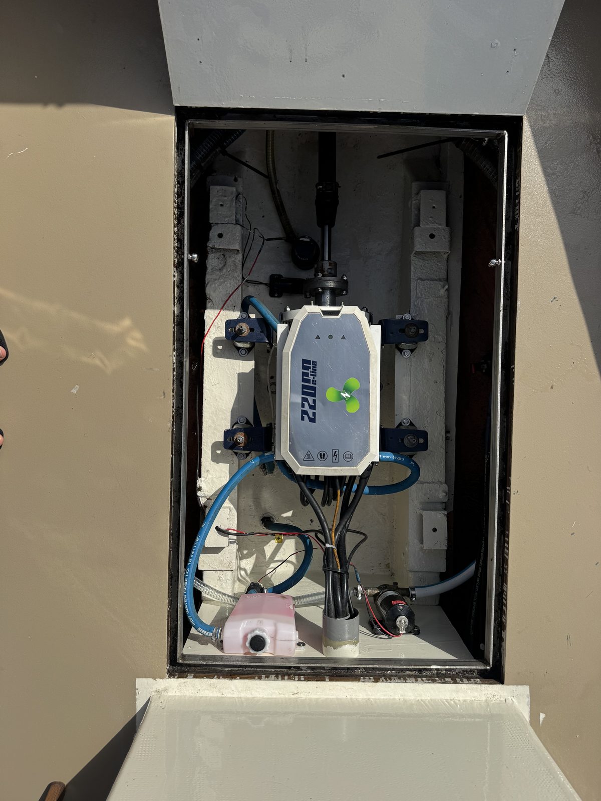 Elektrische aandrijving netjes ingebouwd in een boot