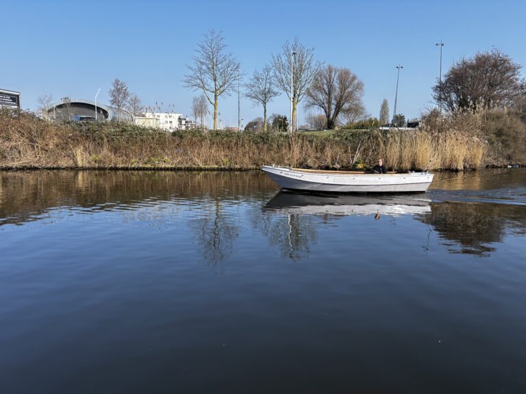 Elektrisch omgebouwde stalen sloep Godin van de Gaasp met WaterWorld 4 kW motor