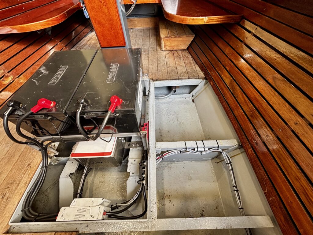 Energy Research lithiumaccu’s met WaterWorld elektrische aandrijving in stalen sloep