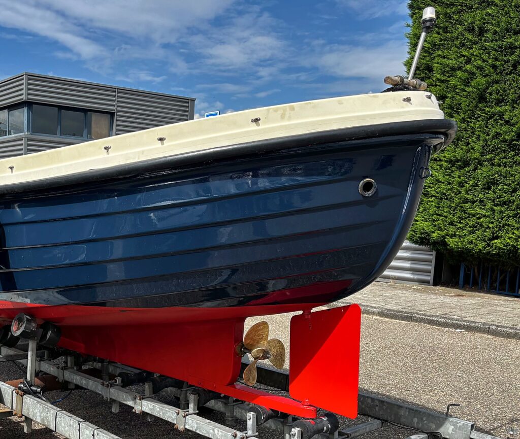 Achterschip van de elektrisch omgebouwde spitsgatter met nieuwe antifouling, schroef en roer